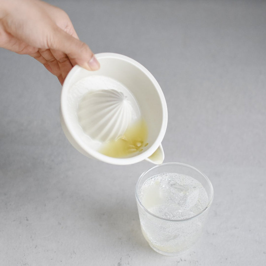 Taku Lemon Squeezer - White