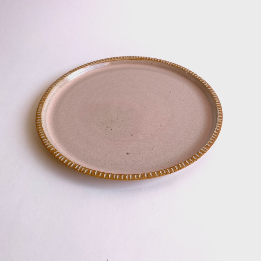Potterbee Carved Side Plate Creme Caramel