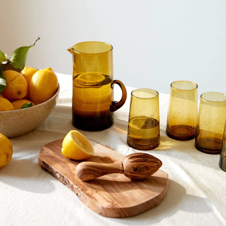 Saardé olive wood lemon reamer with lemons